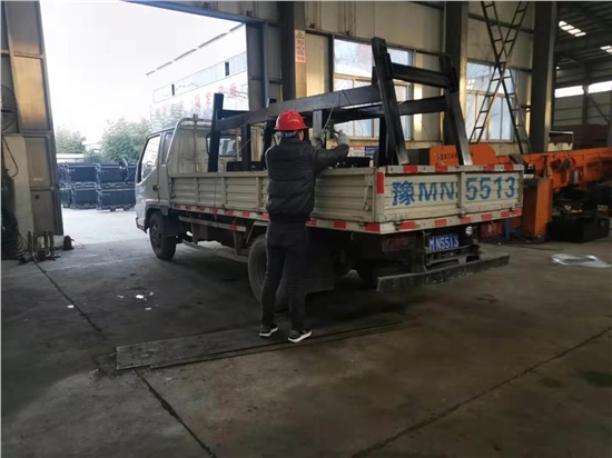洛寧振動放礦機(jī)發(fā)貨成功